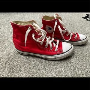 RED CONVERSE